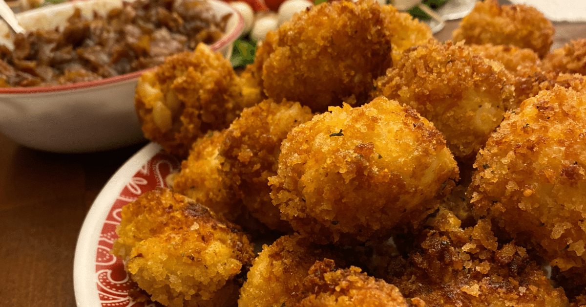 Fried Macaroni and Cheese Balls